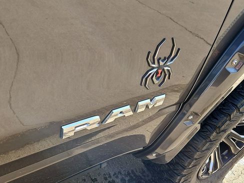 Used 2024 RAM 1500 Laramie AWD/4WD image 3