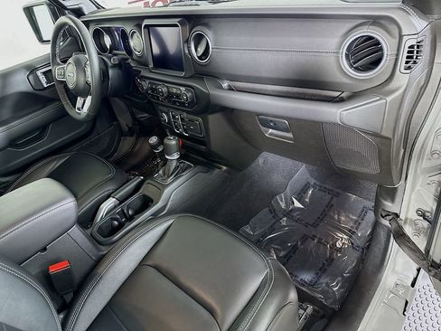 Used 2022 Jeep Wrangler Unlimited Sahara w/ Cold Weather Group AWD/4WD image 30