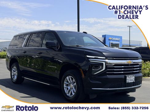 Used 2025 Chevrolet Suburban LT RWD image 1