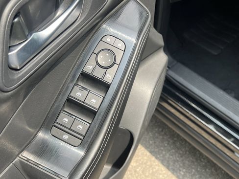 Used 2025 Nissan Rogue SV AWD/4WD image 14