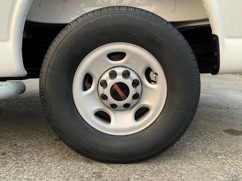 Used 2025 GMC Savana 2500 w/ Driver Convenience Package RWD image 28