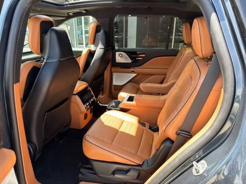 Used 2023 Lincoln Aviator Black Label Grand Touring w/ Class IV Trailer Tow Package AWD/4WD image 17