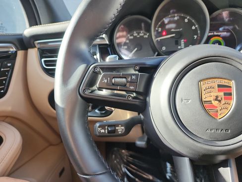Used 2024 Porsche Macan AWD/4WD image 28