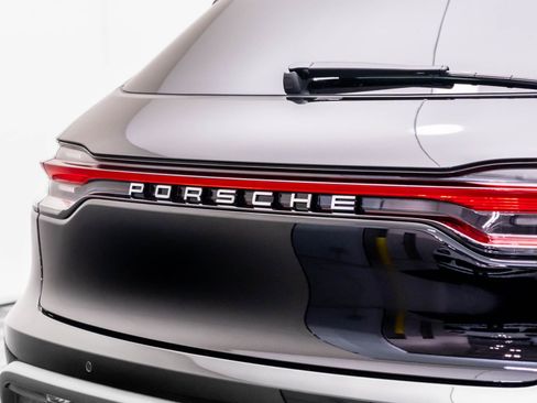 Certified 2026 Porsche Macan AWD/4WD image 33
