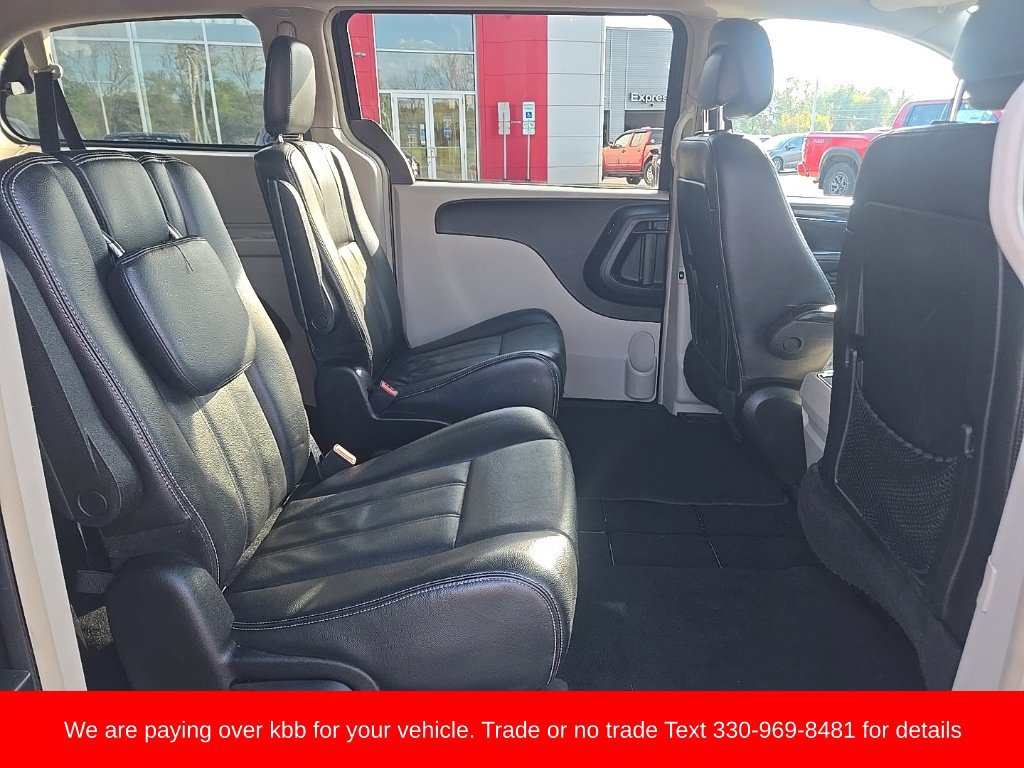 Used 2013 Chrysler Town & Country Touring FWD image 21