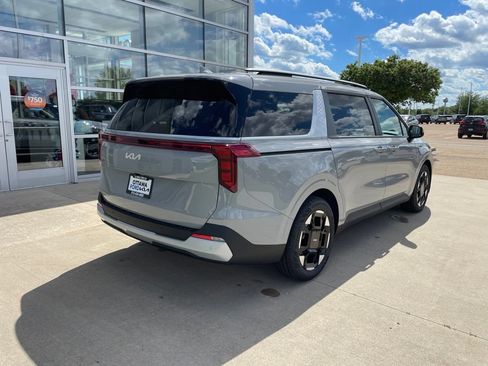 New 2026 Kia Carnival EX FWD image 5