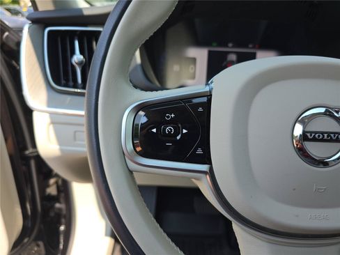 Used 2024 Volvo XC60 B5 Plus AWD/4WD image 32