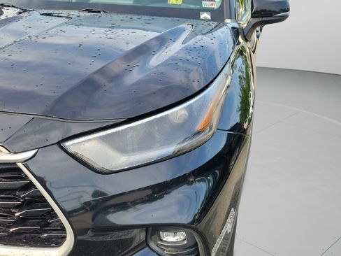 Used 2021 Toyota Highlander XLE AWD/4WD image 10