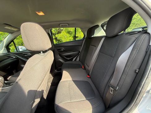 Used 2018 Chevrolet Trax LS AWD/4WD image 35