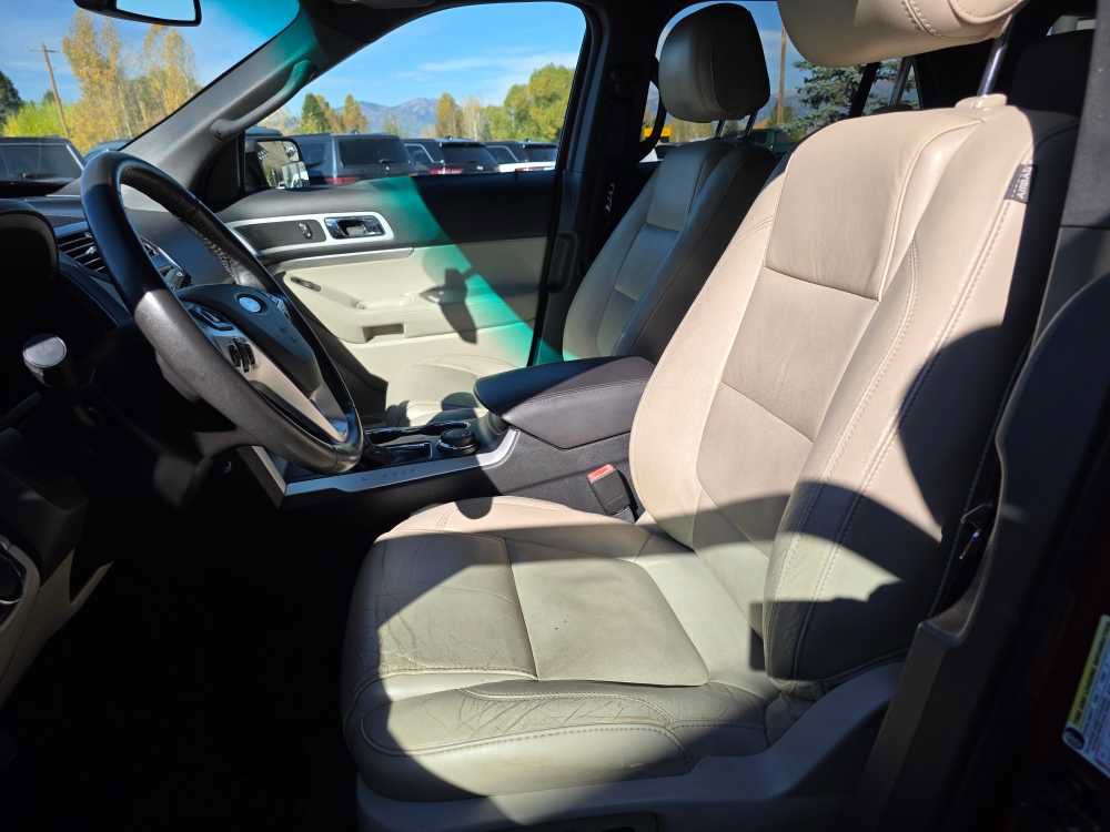 Used 2014 Ford Explorer XLT w/ Equipment Group 202A AWD/4WD image 18