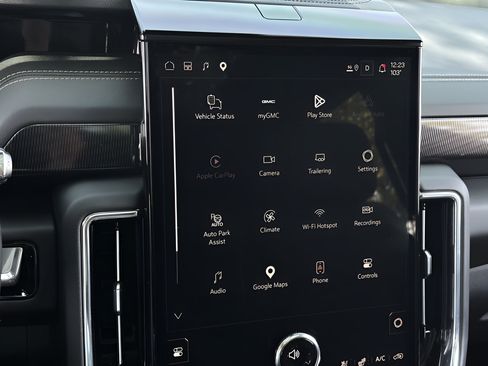 Used 2025 GMC Yukon Elevation w/ Technology Package AWD/4WD image 9