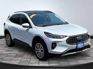 New 2025 Ford Escape SE w/ Class II Trailer Tow Package FWD video 1