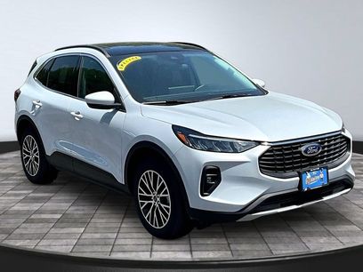 New 2025 Ford Escape SE w/ Class II Trailer Tow Package