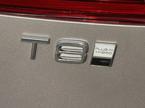 New 2026 Volvo XC60 T8 Plus w/ Protection Package Premier AWD/4WD image 7