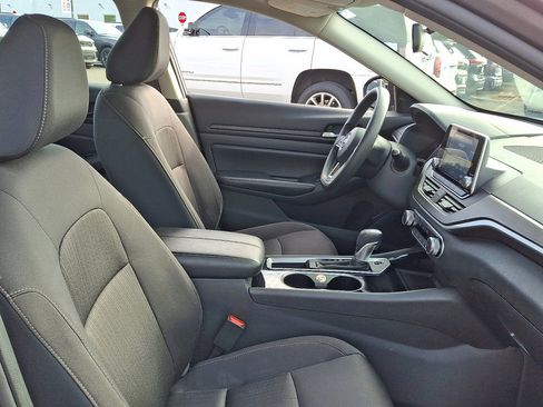 Used 2024 Nissan Altima 2.5 SV image 12