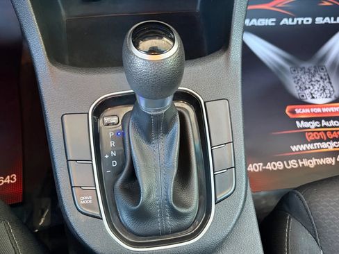 Used 2018 Hyundai Elantra GT FWD image 25