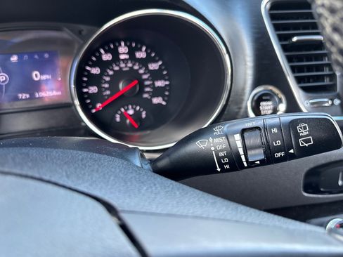 Used 2018 Kia Sedona LX w/ LX Essentials Premium Package FWD image 25