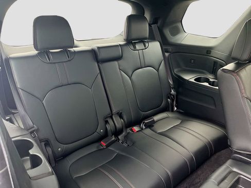 Used 2025 Honda Pilot Black Edition image 29