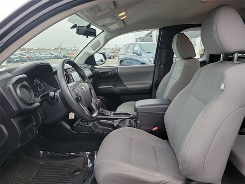 Used 2017 Toyota Tacoma SR image 15