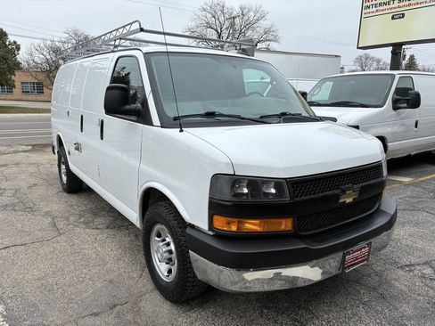 Used 2018 Chevrolet Express 2500 w/ Driver Convenience Package RWD image 13