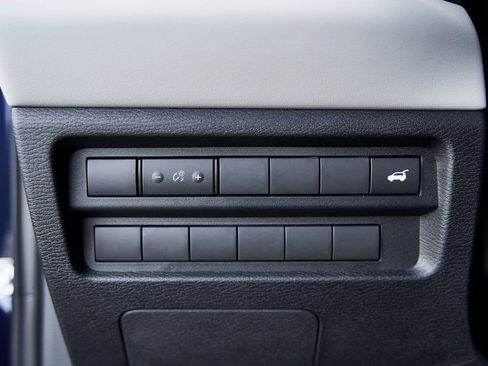 Used 2025 Mitsubishi Outlander SE image 33