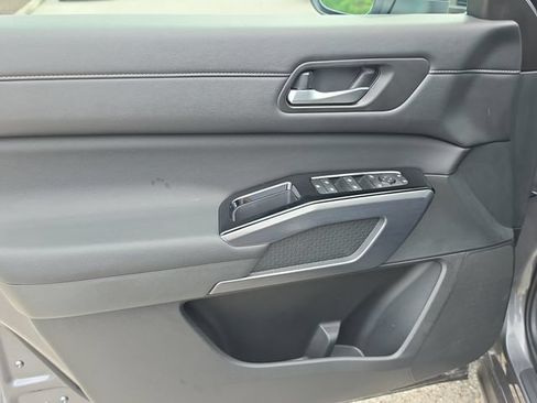 Certified 2026 Nissan Pathfinder SL FWD image 19