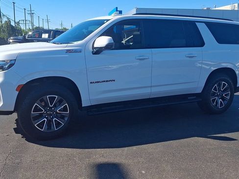 Certified 2024 Chevrolet Suburban Z71 w/ Luxury Package AWD/4WD image 7