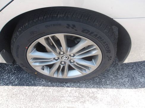 Used 2015 Toyota Camry SE FWD image 6