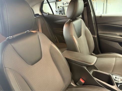 Used 2023 Buick Encore GX Preferred w/ Cold Weather Comfort Package AWD/4WD image 31