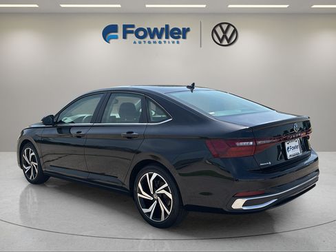Used 2026 Volkswagen Jetta SEL FWD image 5