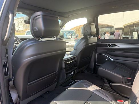 New 2026 Jeep Grand Wagoneer 4WD image 18