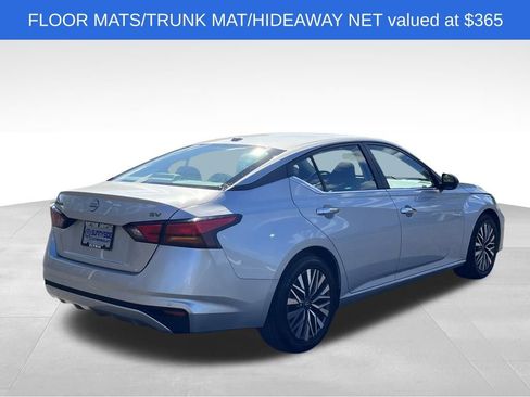 Used 2024 Nissan Altima 2.5 SV image 2