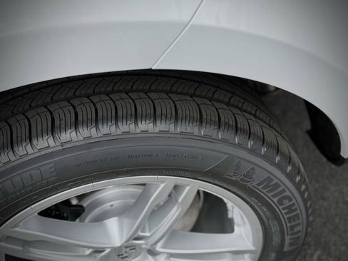 Used 2025 Porsche Macan image 17