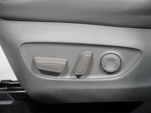 Used 2023 Toyota Highlander XLE image 34