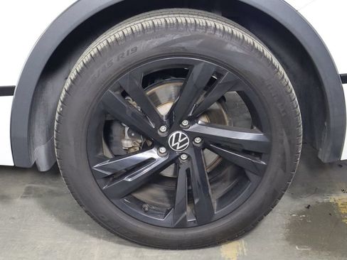 Used 2023 Volkswagen Tiguan SE R-Line FWD image 40