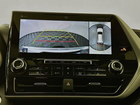 Used 2022 Toyota Highlander Platinum image 16