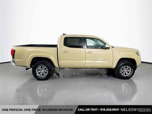 Used 2019 Toyota Tacoma SR5 AWD/4WD image 4