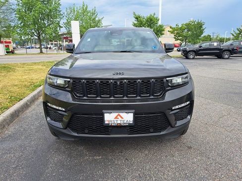Used 2024 Jeep Grand Cherokee Limited w/ Luxury Tech Group II AWD/4WD image 3