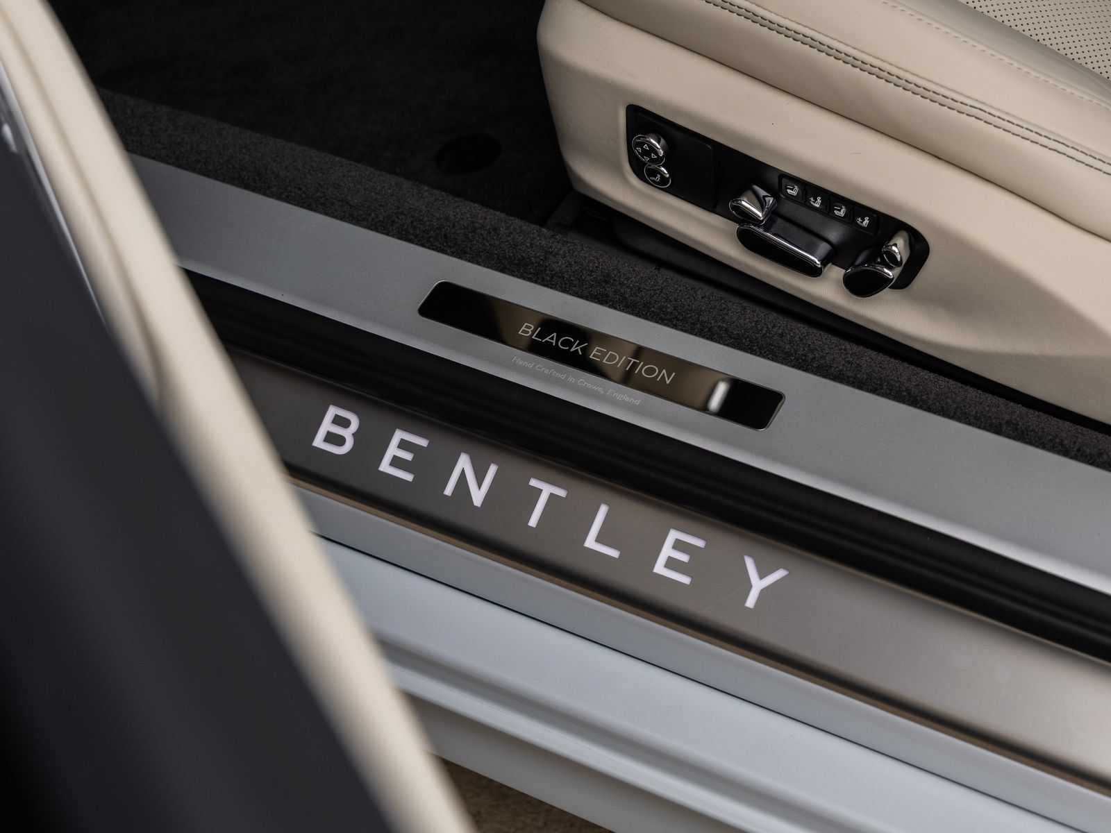 Used 2025 Bentley Continental GTC AWD/4WD image 27