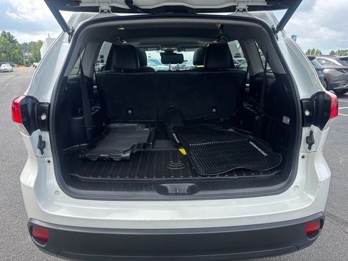 Used 2019 Toyota Highlander XLE AWD/4WD image 9