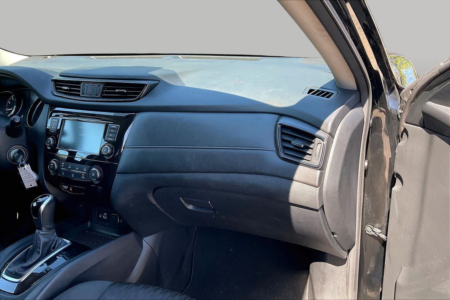 Used 2020 Nissan Rogue S w/ Special Edition Package FWD image 18