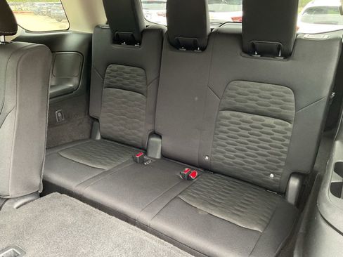 Used 2025 Nissan Pathfinder SV FWD image 17