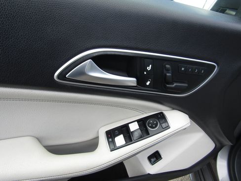 Used 2015 Mercedes-Benz CLA 250 image 14