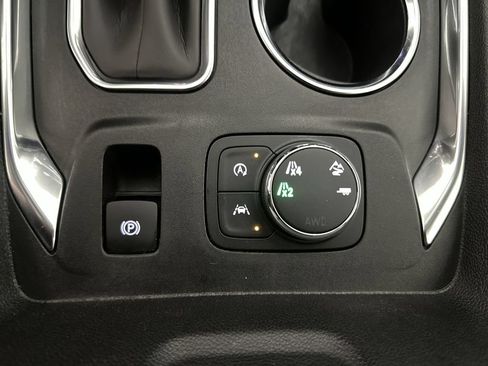 Used 2023 Chevrolet Traverse LT AWD/4WD image 46