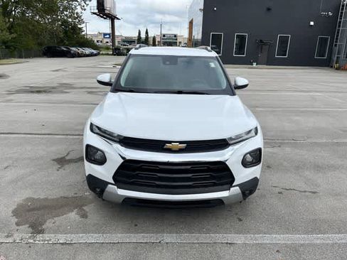 Used 2022 Chevrolet TrailBlazer LT w/ Confidence II Package FWD image 3