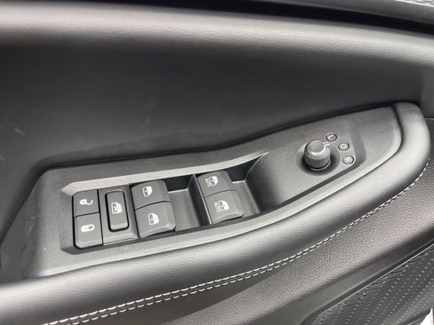 New 2025 Jeep Grand Cherokee Altitude image 7