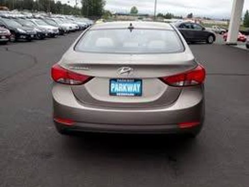 Used 2016 Hyundai Elantra SE FWD image 4