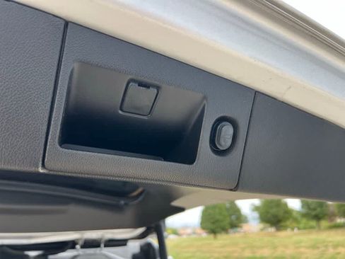 Used 2019 Chevrolet Suburban LT image 29