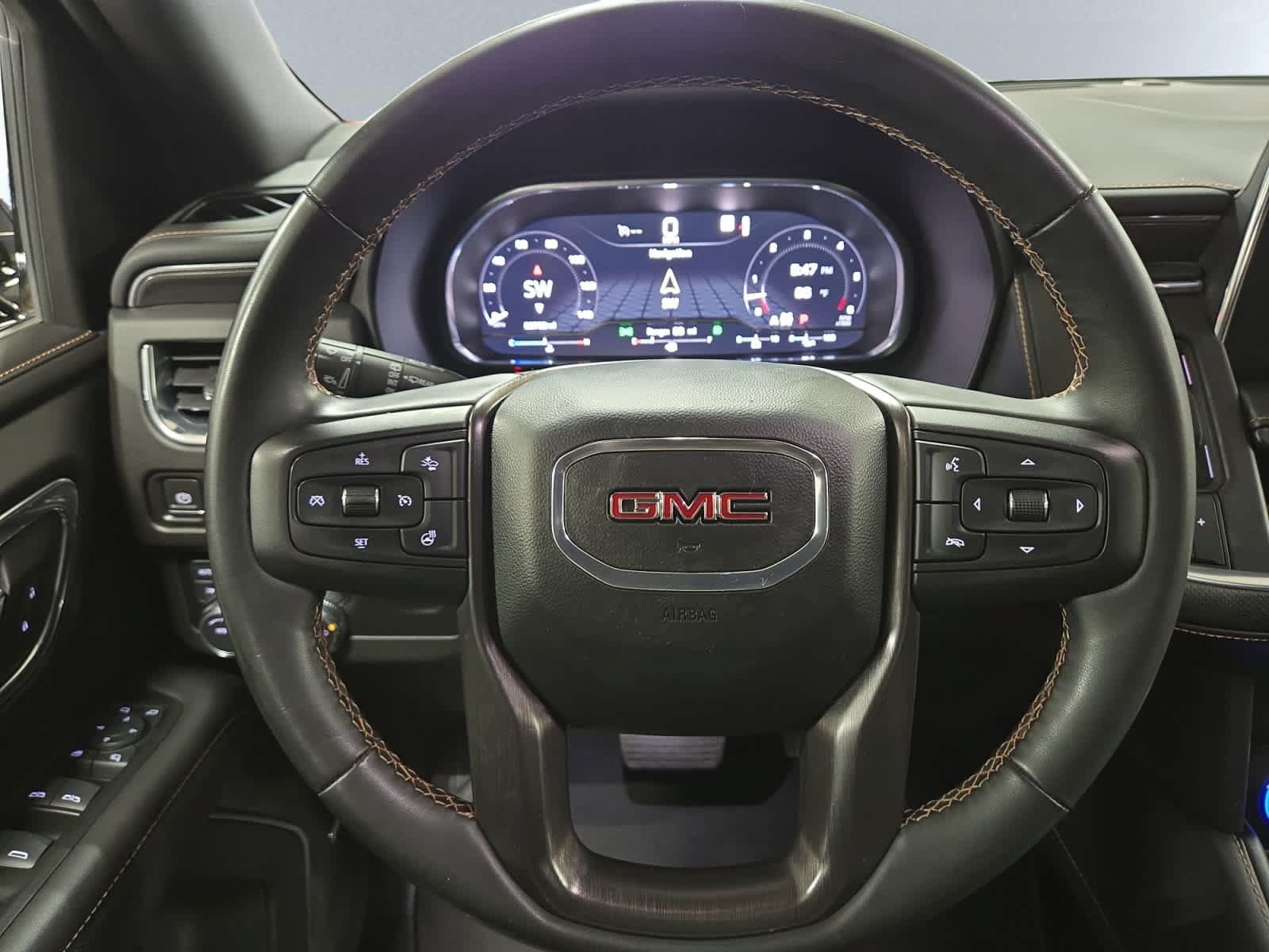 Used 2023 GMC Yukon AT4 w/ AT4 Premium Package AWD/4WD image 34