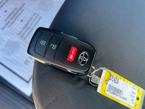 Used 2025 Toyota Tacoma SR image 27